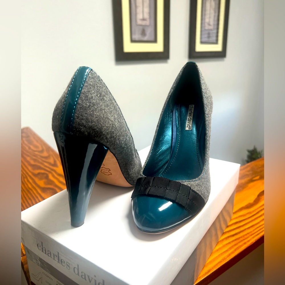 Like NEW Charles David Teal & Grey combo heels